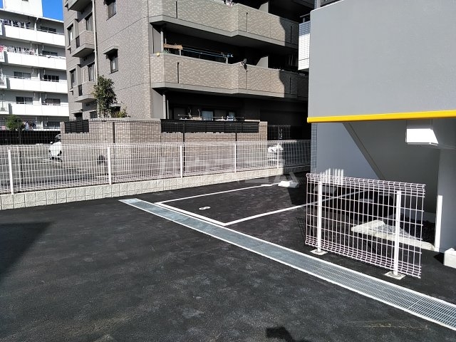 23/30 駐車場