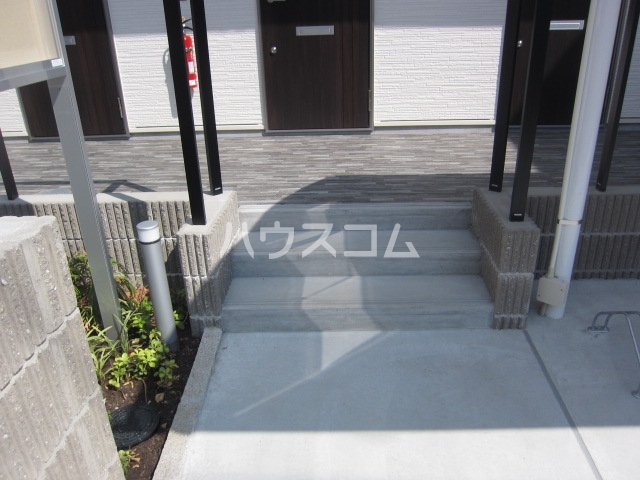 27/30 エントランス