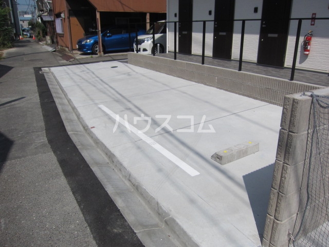 22/28 駐車場