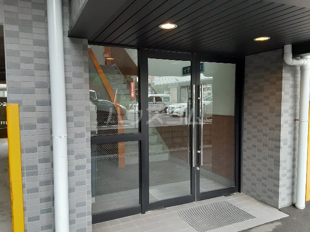 2/4 エントランス