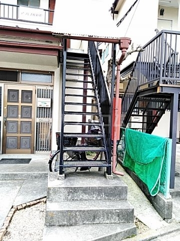 27/30 エントランス