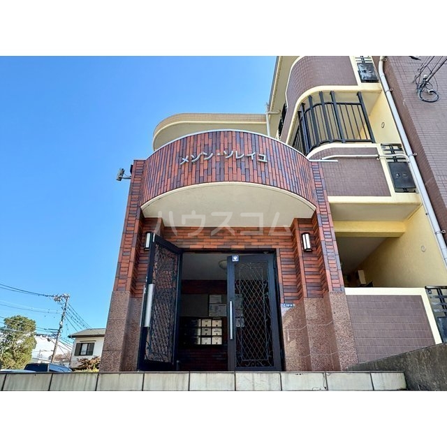 18/28 エントランス