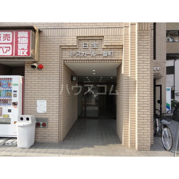 16/25 エントランス