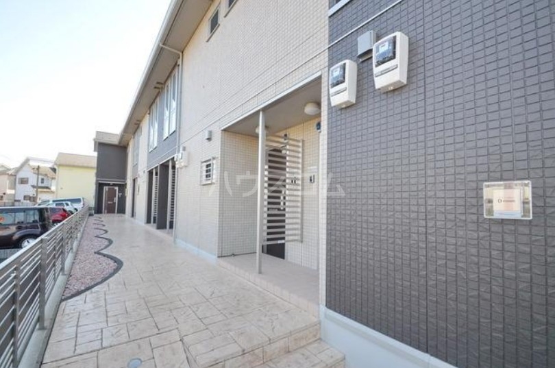 18/22 エントランス