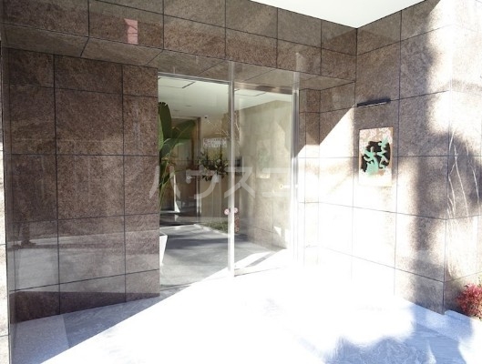 24/30 エントランス