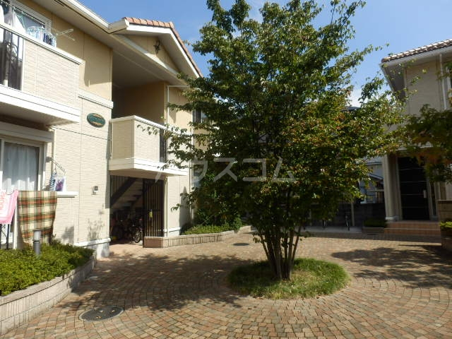 24/30 エントランス