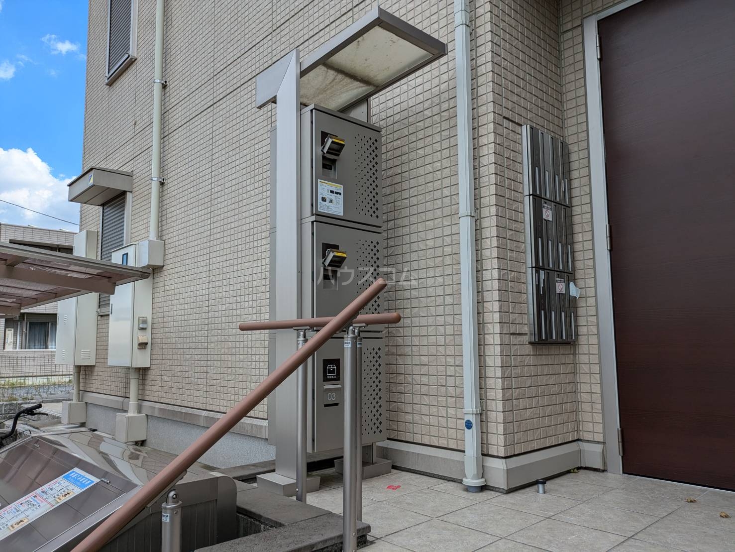 27/30 エントランス