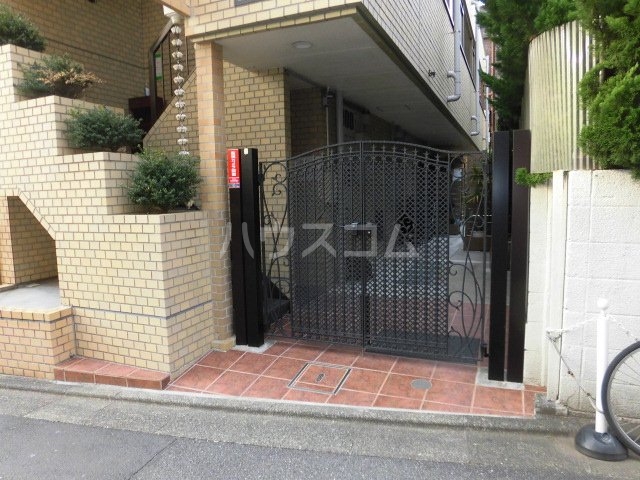 21/28 エントランス