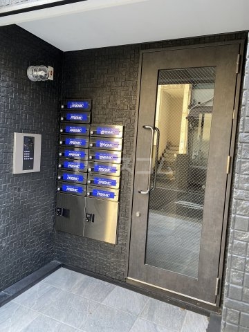 28/30 エントランス