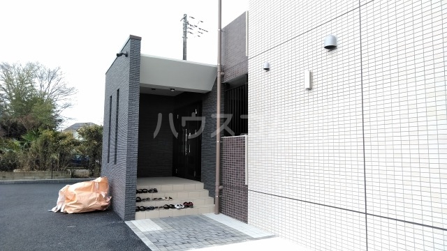 28/30 エントランス