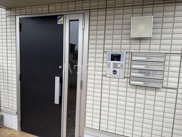 28/30 エントランス