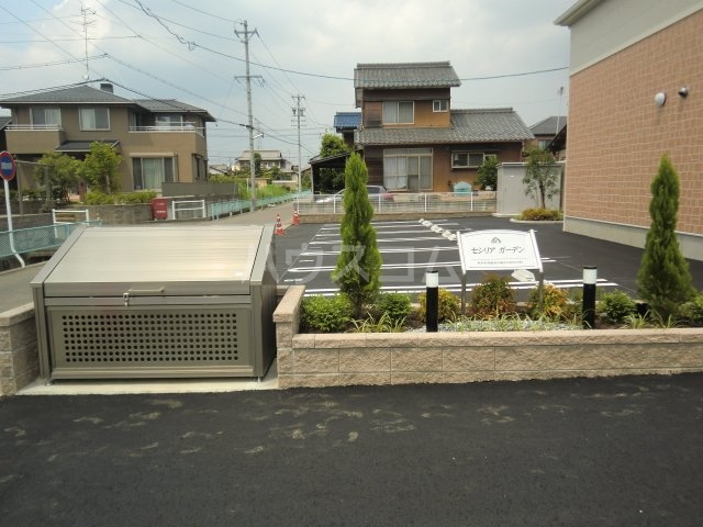 23/26 駐車場