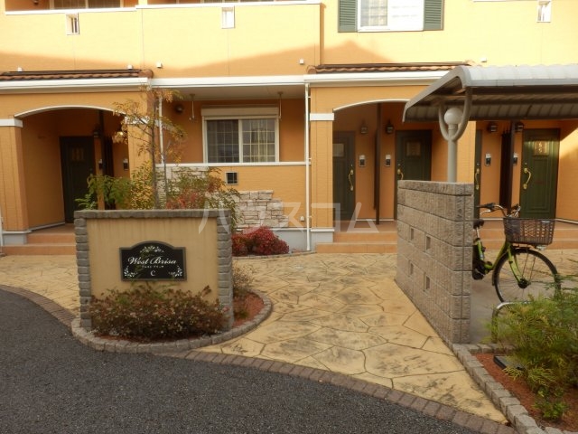 28/30 エントランス