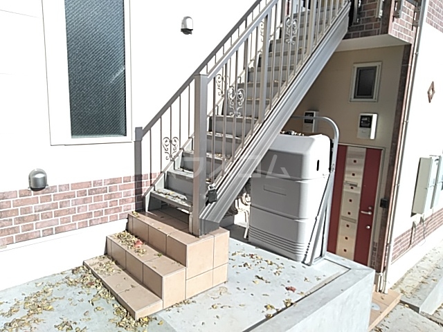 27/29 エントランス