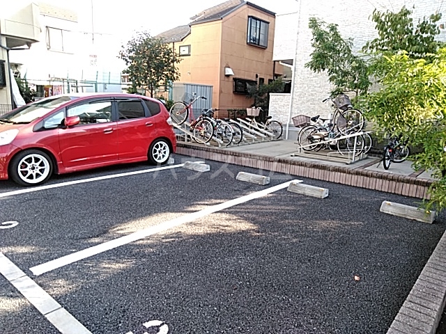 22/27 駐車場