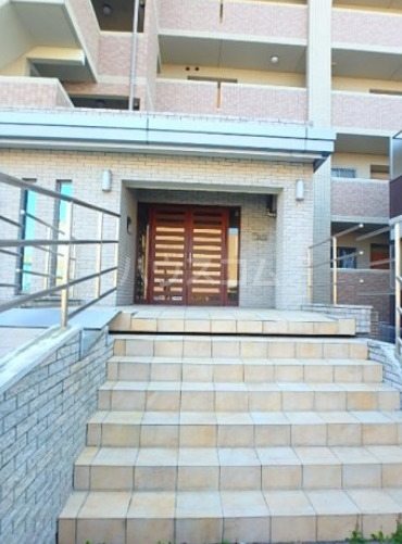 18/28 エントランス