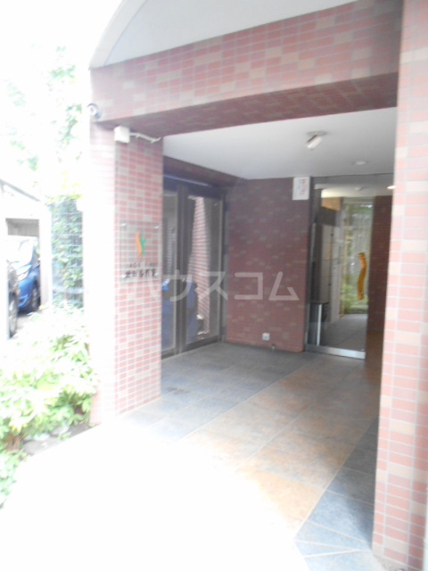 25/30 エントランス