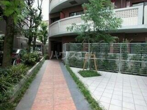 26/30 エントランス