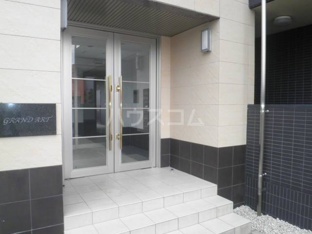 21/30 エントランス