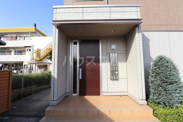 2/4 エントランス