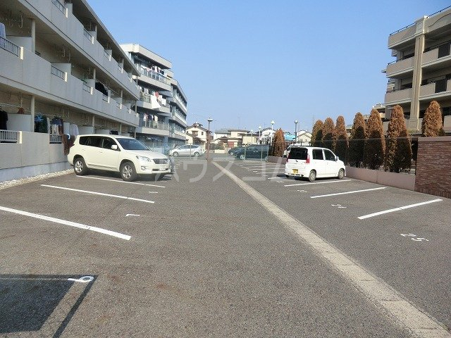 22/30 駐車場