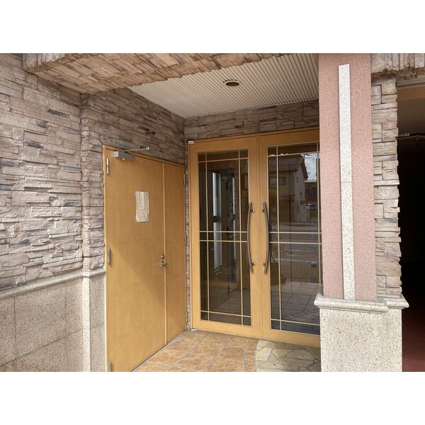 18/26 エントランス