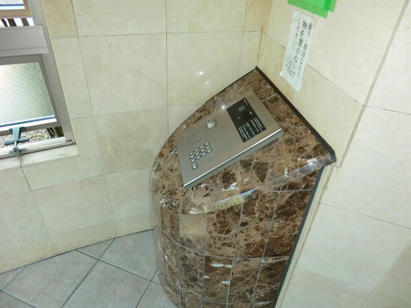 22/23 エントランス