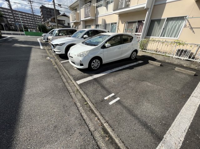 22/27 駐車場