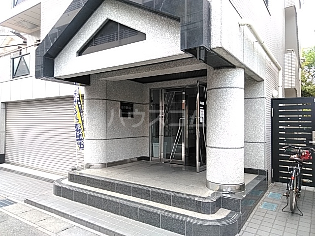 18/27 エントランス