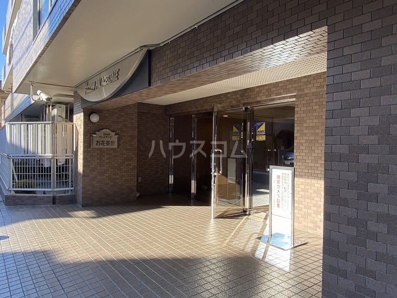 28/30 エントランス