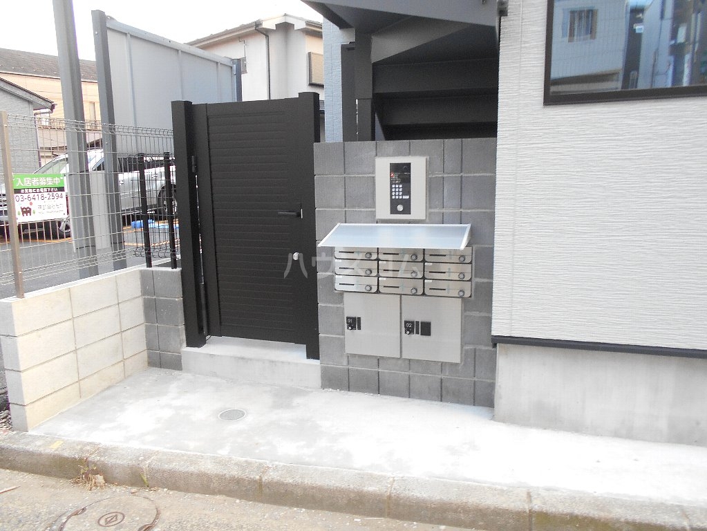 20/30 エントランス