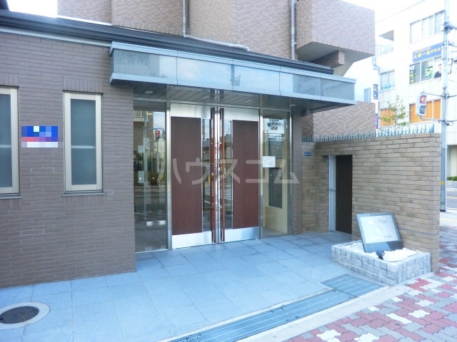 18/19 エントランス