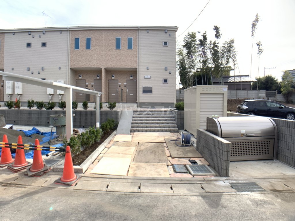 27/30 エントランス