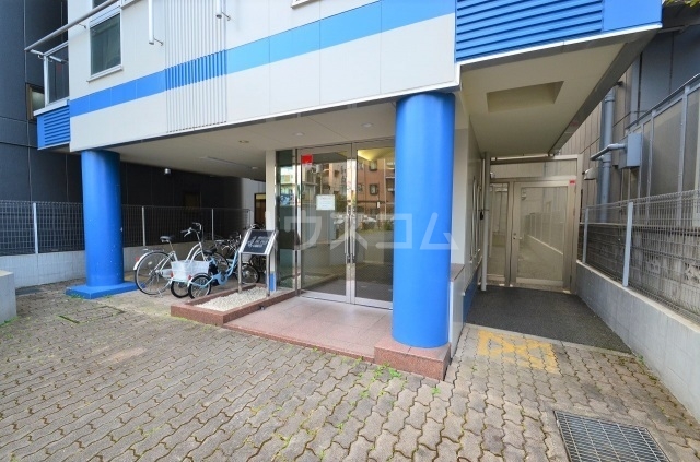 25/30 エントランス