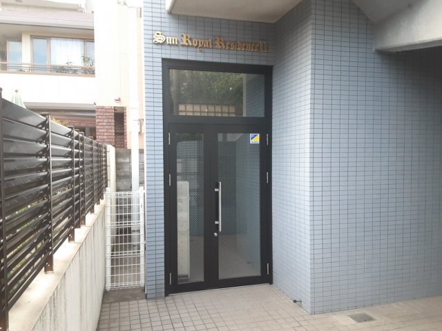 27/30 エントランス