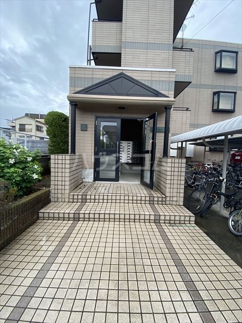 2/3 エントランス