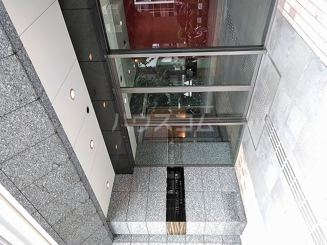 26/30 エントランス