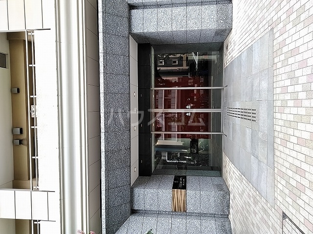 27/30 エントランス