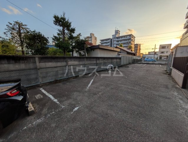 3/7 駐車場
