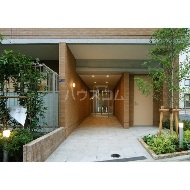 16/18 エントランス