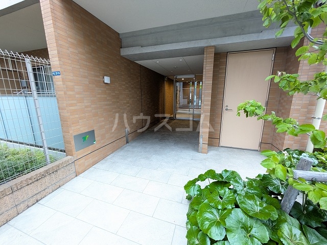 27/29 エントランス