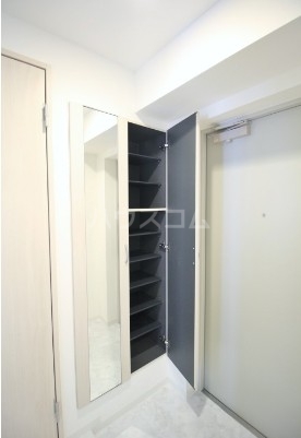 16/17 エントランス