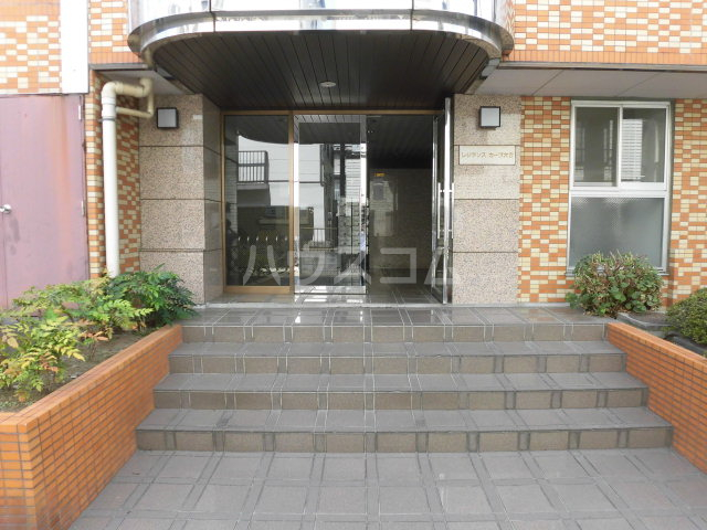 22/30 エントランス