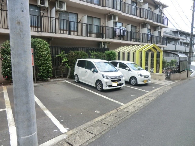 23/30 駐車場