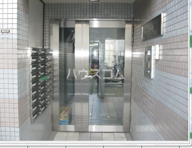 16/21 エントランス