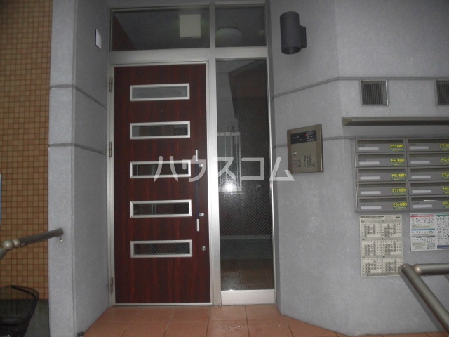 18/23 エントランス