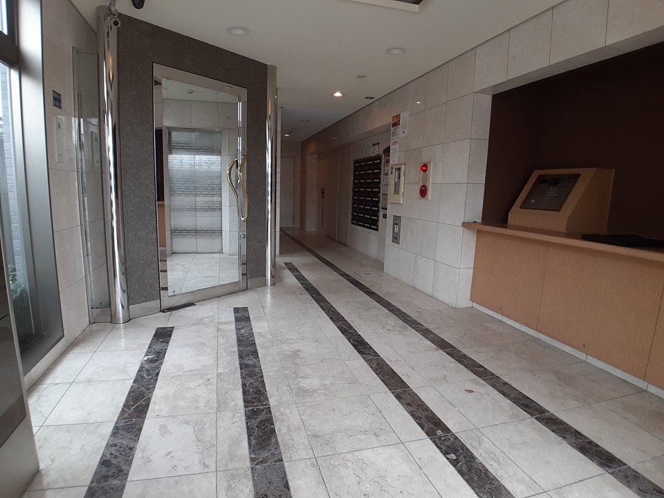 21/29 エントランス