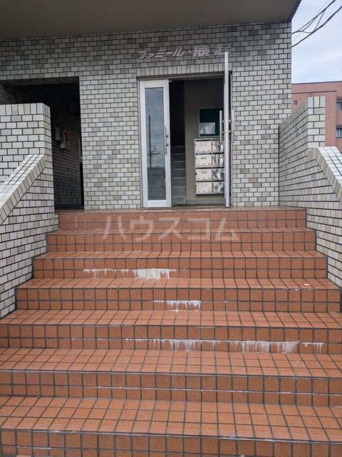 28/30 エントランス