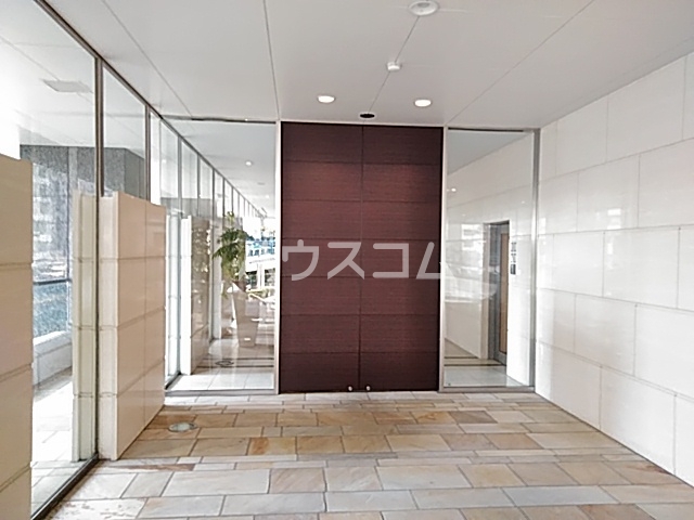 27/30 エントランス