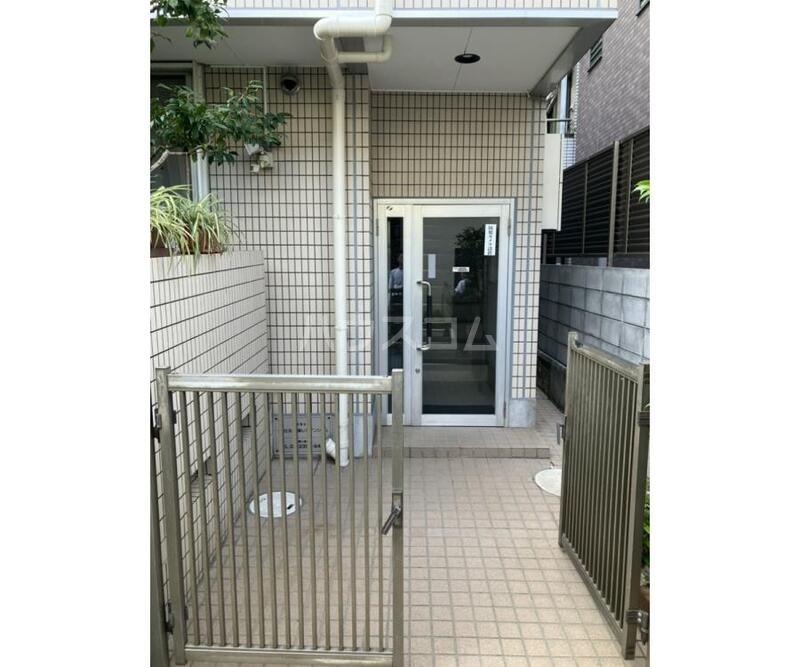 21/30 エントランス